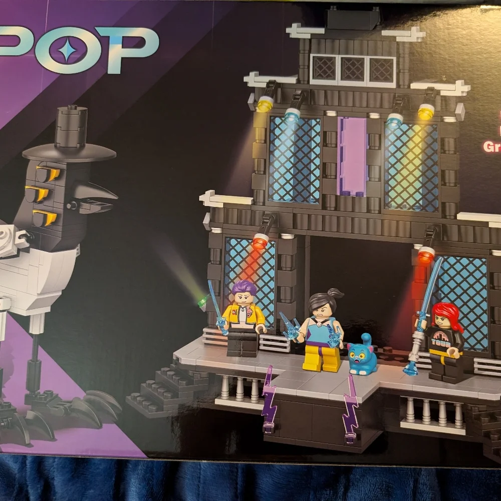 KPOP Building Set with Black and Blue Blocks